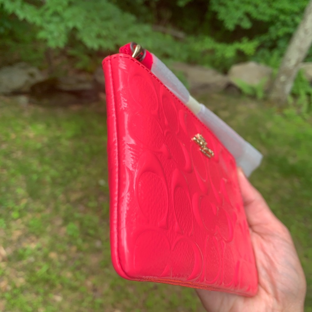 Authentic COACH patent signature logo wristlet ❤️ - Picture 7 of 10